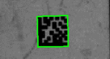 画面全体が暗いが、コードは緑枠内で輪郭がはっきり残っている