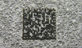 鋳肌面に印字された2次元コード
