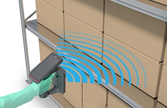 RFID対応のハンディターミナルなら、一括読み取りが可能